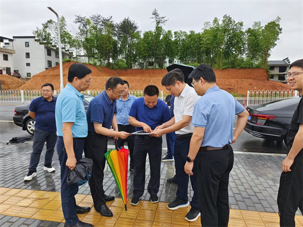5月30日，洪董，余總陪同詹凱縣長一行調(diào)研富豐新城路網(wǎng)工程項(xiàng)目.jpg