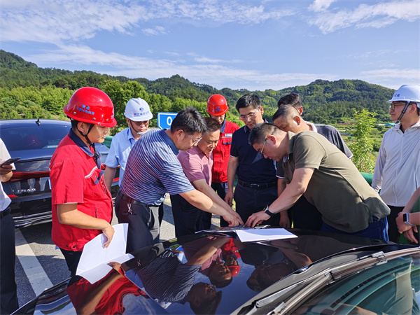 6月12日，洪董，張總陪同王奇勇縣長一行督導防洪工程項目.jpg