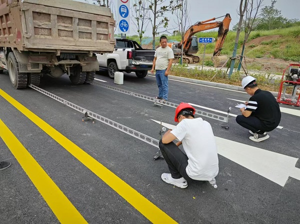 圖片“秋老虎”來襲，室外工程檢測不停歇.jpg