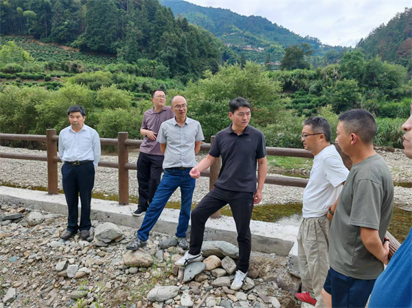 9月15日，程偉副縣長帶隊(duì)調(diào)研桂溪河清淤事宜。.jpg