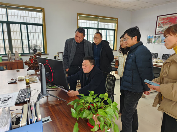 1月21日，洪董率隊赴浙江諸暨市共創(chuàng)游樂沒施工程有限公司考察調(diào)研。.jpg