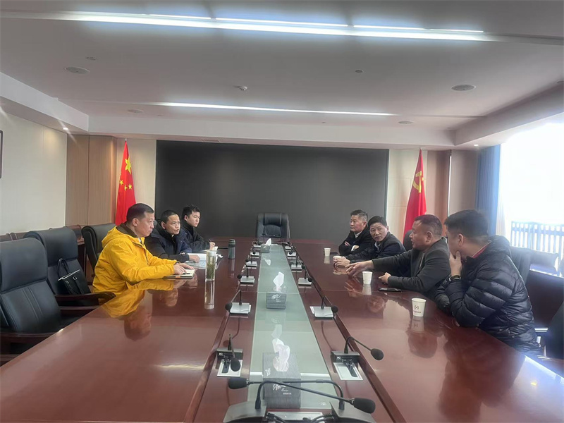 3月6日，浙江寧波徽州商會(huì)、寧波豐潤(rùn)協(xié)成公司董事長(zhǎng)方利年一行赴集團(tuán)考察調(diào)研，潘總、望豐公司陪同調(diào)研座談。.jpg