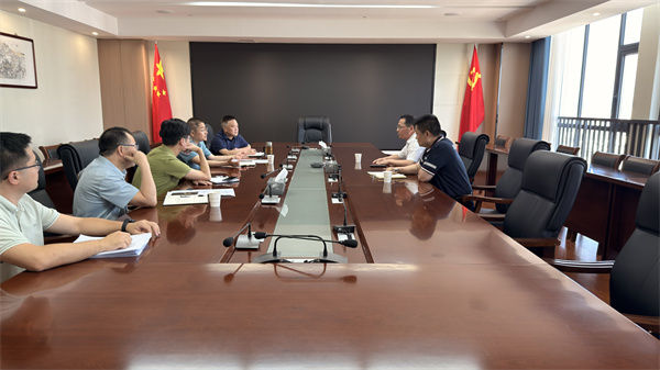 6月17日，中石化黃山公司總經(jīng)理王程海一行就能源站合作事宜開展座談交流，洪董、吳書記，資規(guī)局張局長參加座談。.jpg