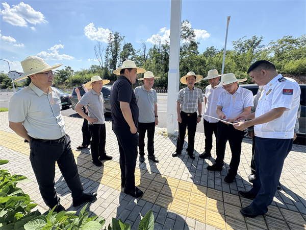 7月2日，戴維常務(wù)副縣長帶隊消防站現(xiàn)場調(diào)研.jpg
