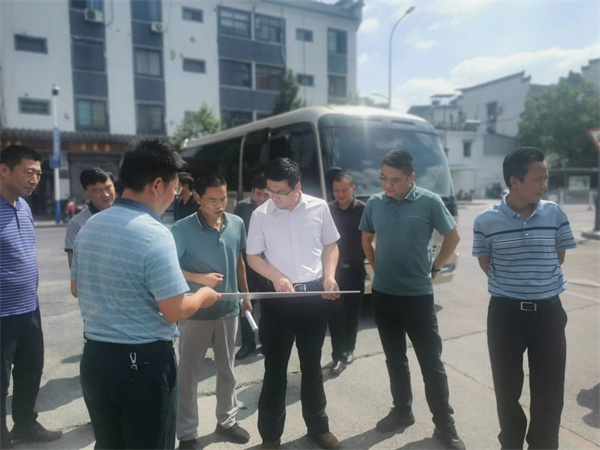 9月2日，王縣長，吳書記查看新安路跨鐵路，富豐新城商務(wù)中心及大數(shù)據(jù)中心項目進(jìn)展情況1.jpg