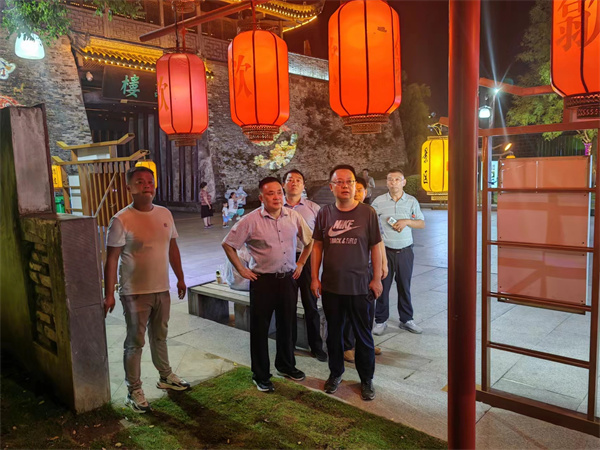 9月11日，汪凱書記夜間調研古城三期項目，對部分節(jié)點提升進行指導，洪董，張總陪同調研。.jpg